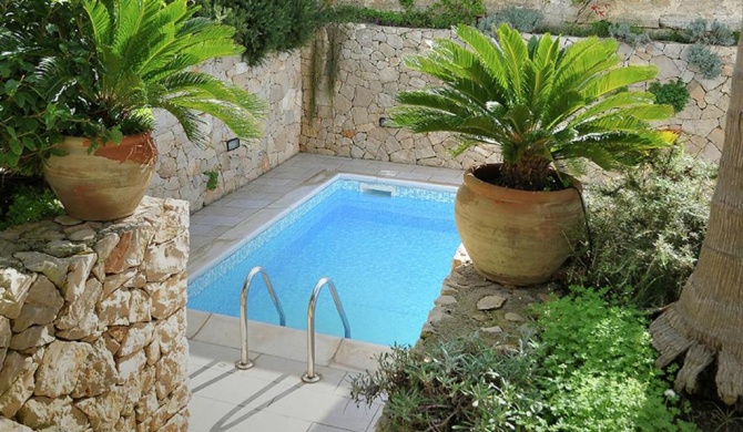 Holiday house with shared swimming pool near Gallipoli