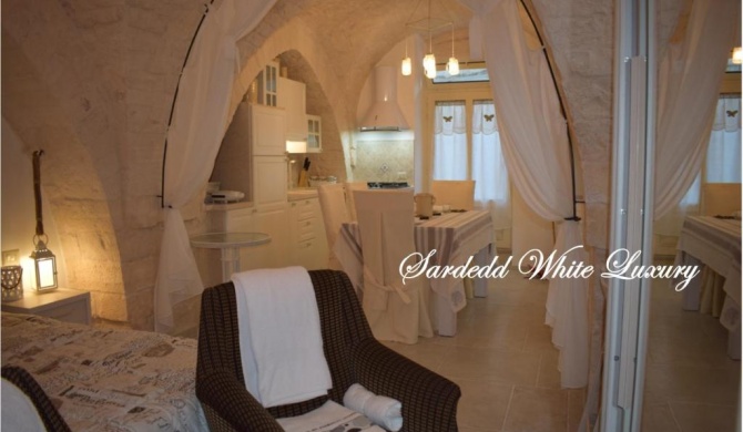 Sardedd White Luxury