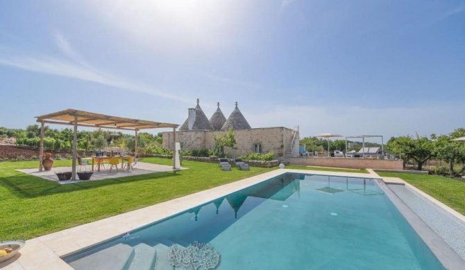 Trulli Almaviva con Piscina a Sfioro