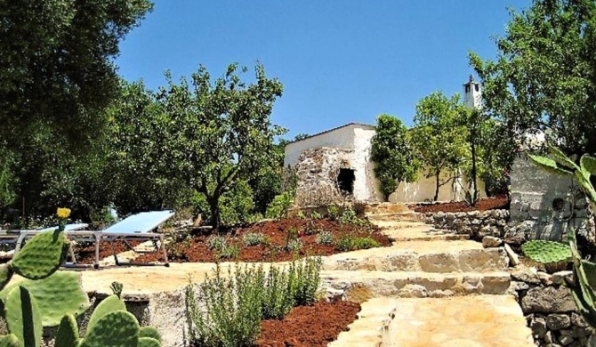 2 bedrooms house with furnished garden at Ostuni